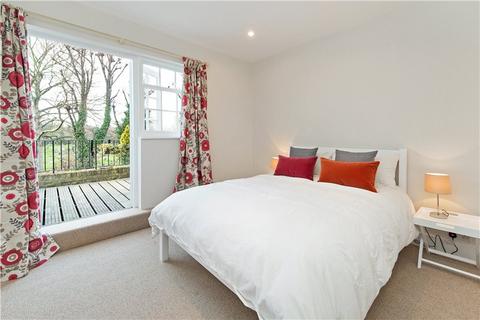 2 bedroom terraced house to rent, Atalanta Street, London, SW6