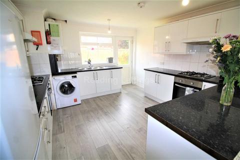 8 bedroom semi-detached house to rent, Holmes Road, Reading