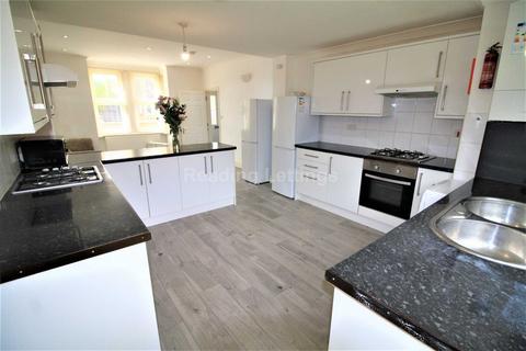 8 bedroom semi-detached house to rent, Holmes Road, Reading