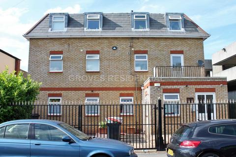 2 bedroom apartment to rent, Grafton Road, New Malden