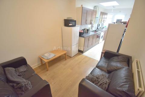 5 bedroom semi-detached house to rent, Ennerdale Road, Reading