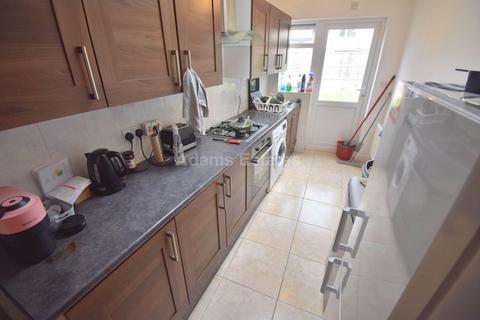 5 bedroom semi-detached house to rent, Ennerdale Road, Reading