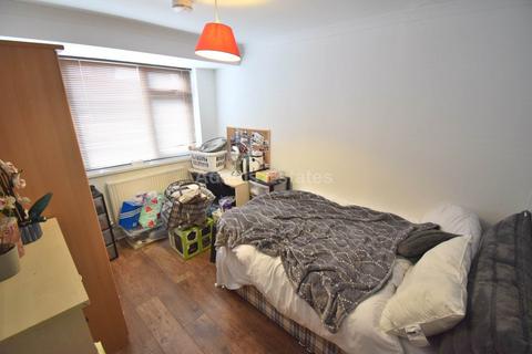 5 bedroom semi-detached house to rent, Ennerdale Road, Reading