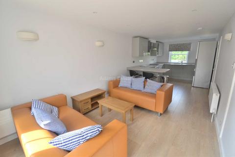 5 bedroom terraced house to rent, Benyon Court, Bath Road