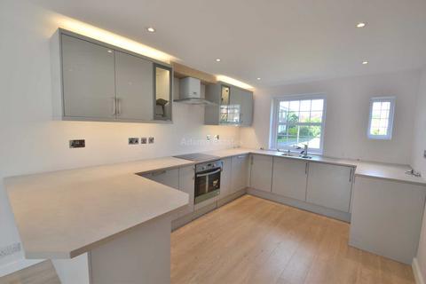 5 bedroom terraced house to rent, Benyon Court, Bath Road