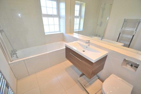 5 bedroom terraced house to rent, Benyon Court, Bath Road