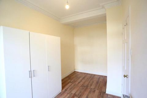 1 bedroom flat to rent, Rossie Place, Abbeyhill, Edinburgh, EH7