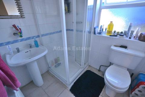 6 bedroom terraced house to rent, Brighton Road, Reading, England