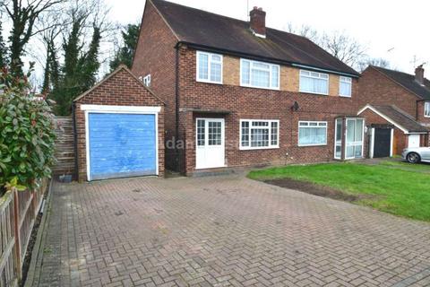 3 bedroom semi-detached house to rent, Courts Road, Reading, Berkshire RG6