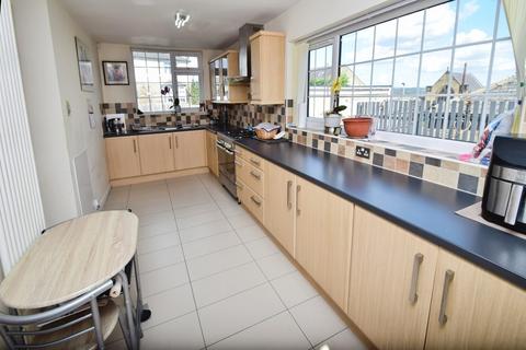 4 bedroom detached house for sale, Springswood Road, Bradford BD18