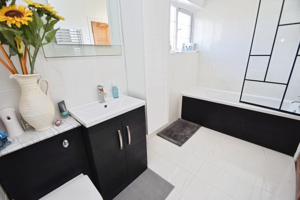 Da74fb93-Bathroom 201