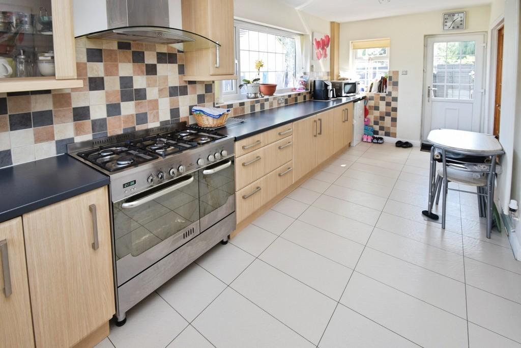 82e4709d-Kitchen 201