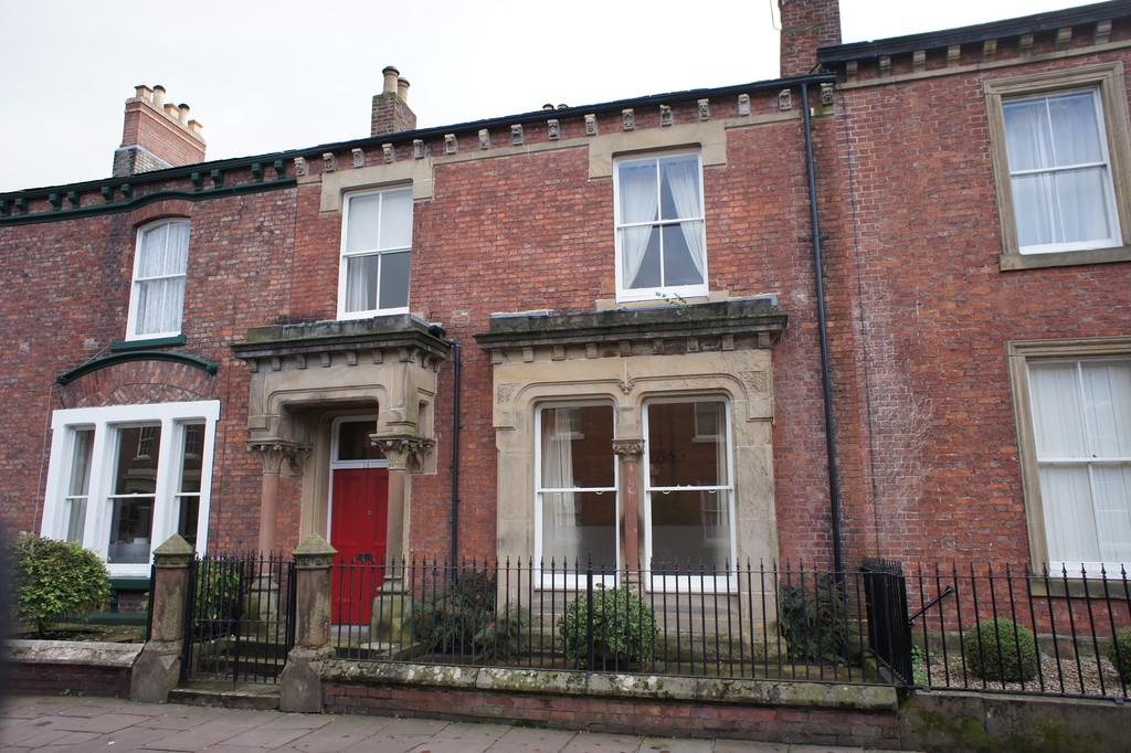Chiswick Street, Carlisle 5 bed terraced house £895 pcm (£207 pw)