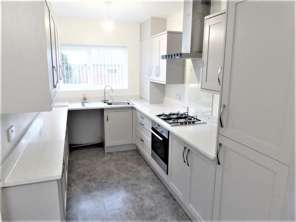 Standale Avenue, Pudsey 3 bed townhouse £795 pcm (£183 pw)