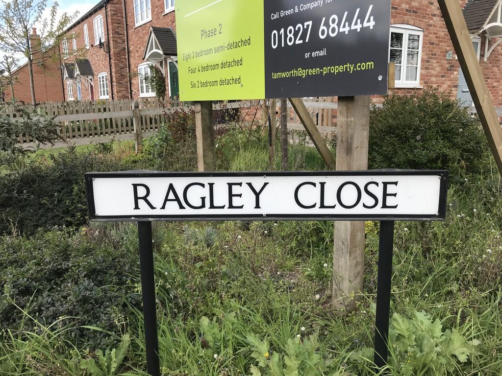 Ragley Close, Coton Lane, Tamworth 3 bed semidetached house £260,000