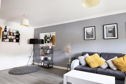 2 bedroom apartment to rent, Old Coach Road, Runcorn