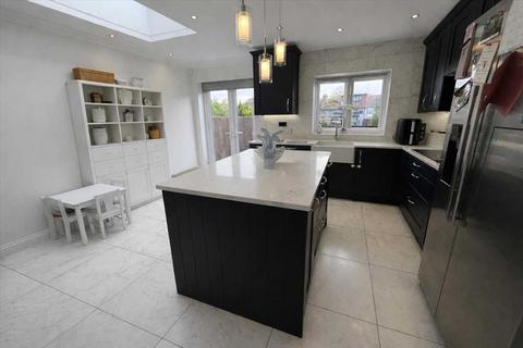 4 bedroom house to rent, Stanley Avenue, Greenford