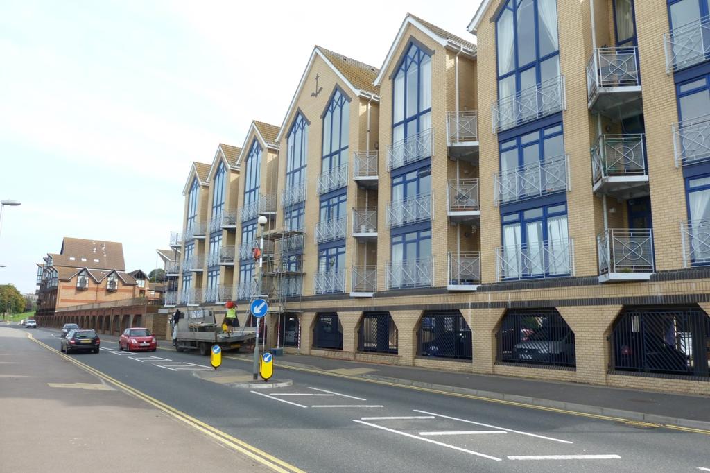 Mayflower House Valetta Way The Esplanade ME1 1FA 2 bed apartment £