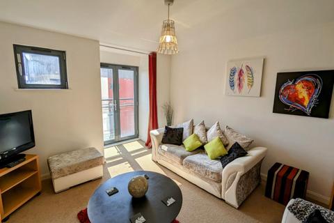 2 bedroom flat to rent, St Stephens Court, Marina, Swansea. SA1 1SA