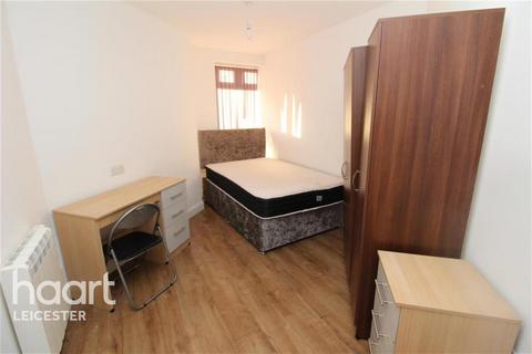 2 bedroom flat to rent, LE1 Living Lee Street