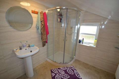 5 bedroom end of terrace house to rent, Blenheim Gardens, Reading