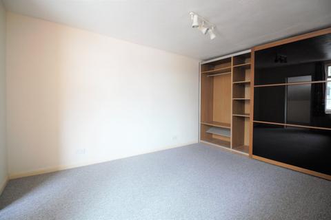 1 bedroom house to rent, Holywell Road, West Watford