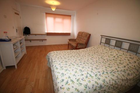 Studio to rent - Imperial Road, FELTHAM, Middlesex, TW14