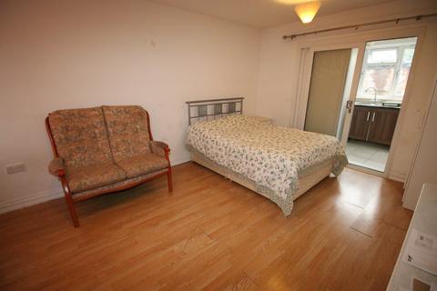 Studio to rent, Imperial Road, FELTHAM, Middlesex, TW14