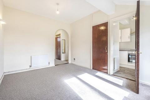 2 bedroom flat to rent, Willow Close, Beare Green, Dorking