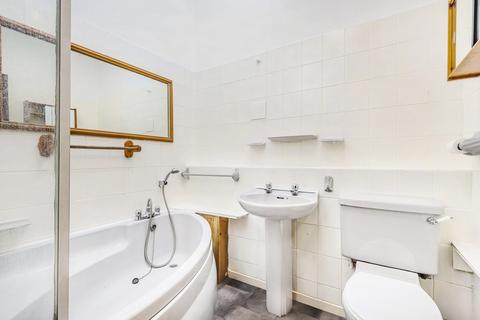 2 bedroom flat to rent, Willow Close, Beare Green, Dorking