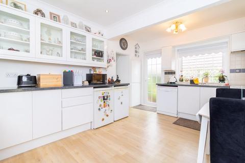 36 Farleigh Road, Warlingham, CR6 9EA