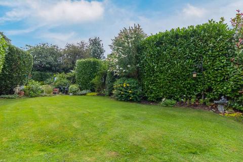 36 Farleigh Road, Warlingham, CR6 9EA