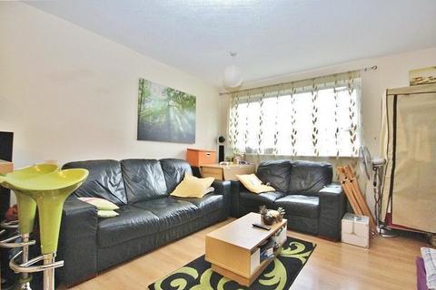 2 bedroom apartment to rent, Chertsey Road, Feltham, TW13