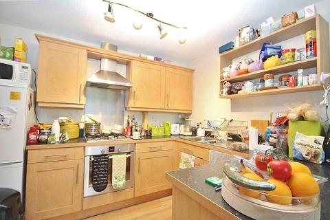 2 bedroom apartment to rent, Chertsey Road, Feltham, TW13