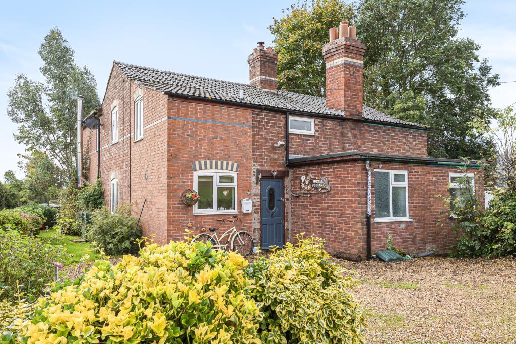 Bewdley Bank, Burghill, Hereford, HR4 4 bed cottage £260,000