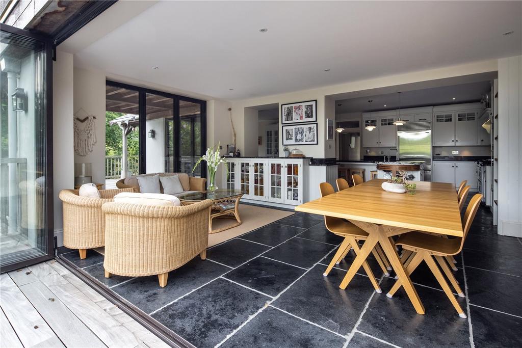 Kitchen/Dining