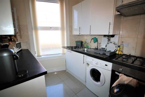 4 bedroom flat to rent, Erleigh Road - ALL BILLS INCLUDED