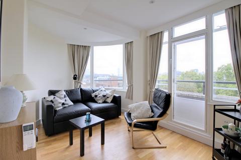 Studio to rent, Florin Court, 6-9 Charterhouse Square EC1M