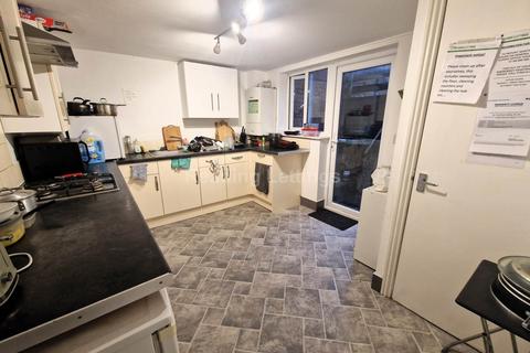 undefined, Kings Road, Reading