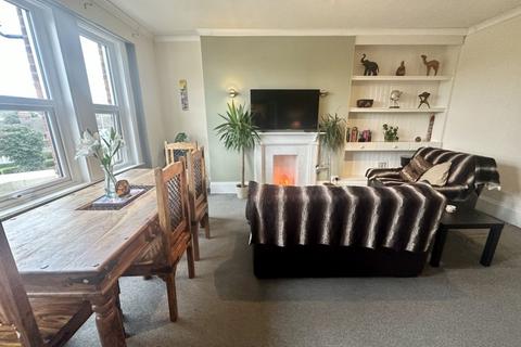 2 bedroom flat to rent, Shorncliffe Road, Folkestone, CT20