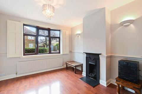 3 bedroom end of terrace house for sale, Lewis Avenue, London, E17