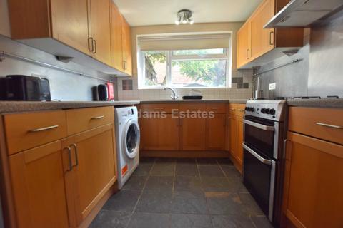 3 bedroom terraced house to rent, Grange Ave, Reading