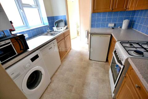 4 bedroom terraced house to rent, Granby Gardens, Reading