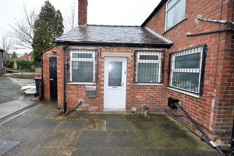 2 bedroom flat to rent, 102A Liverpool Road, Cadishead M44 5AN