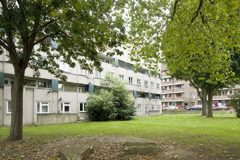 3 bedroom flat to rent, Godstone House, Pardoner Street, London