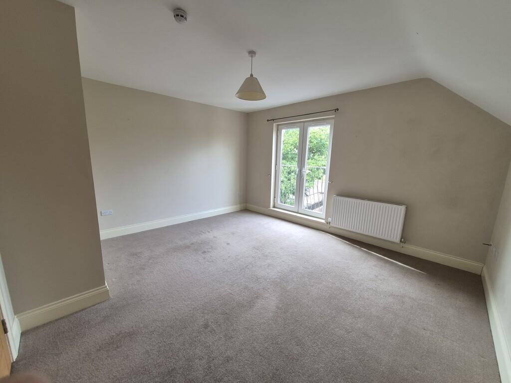 Spacious living room