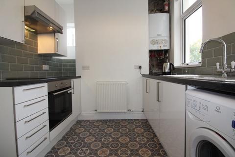 2 bedroom terraced house to rent, Rhiw Parc Road, Abertillery