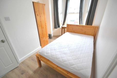 6 bedroom terraced house to rent, Norris Road, Reading