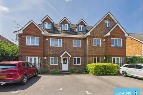 2 bedroom flat to rent, Albany Court, Ashford