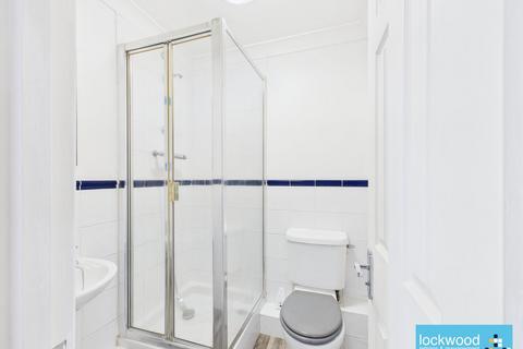 2 bedroom flat to rent, Albany Court, Ashford